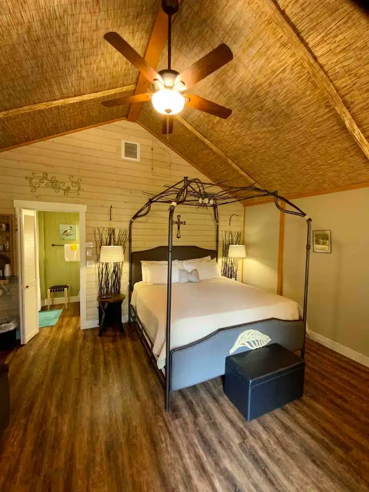 King size canopy bed