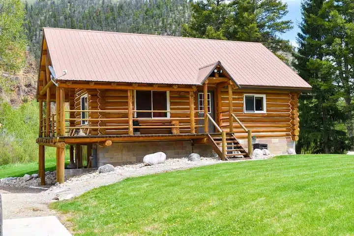 Front view of Stony Creek Lodge