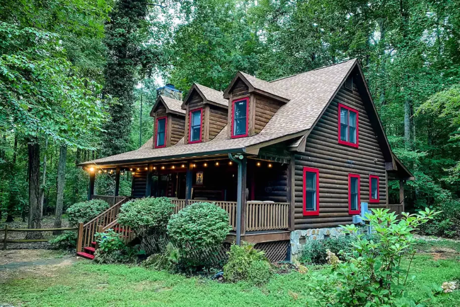 Experience the Charm of an Upscale Cabin near Downtown