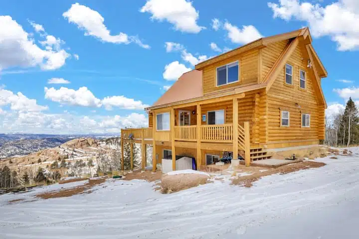 Breathtaking views from every side of this cozy 3 bedroom cabin. Surrounded by mountain peaks for miles including the famous Longs Peak. The perfect mountain escape. 