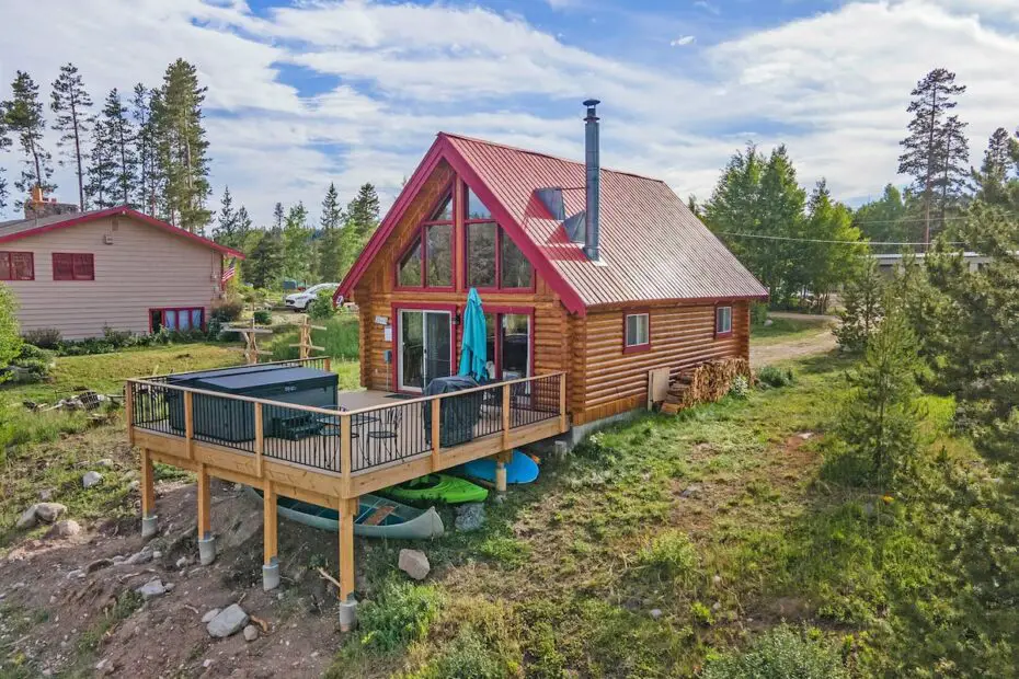 Retreat to Tranquility at the Waterfront Cabin with Hot Tub and Kayak