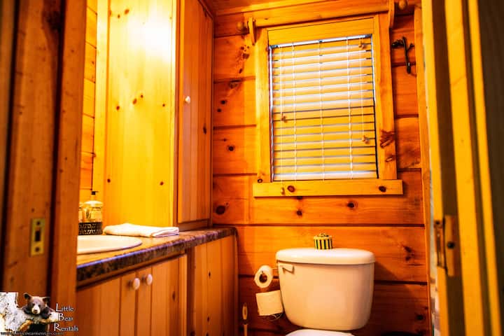 Full bathroom image 1