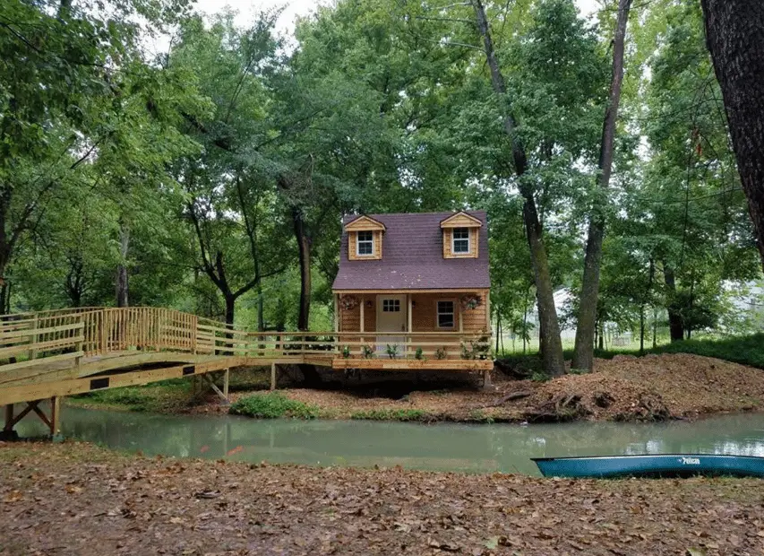 Cute Tiny Cabin in Private Tree Line Provides Relaxing Retreat