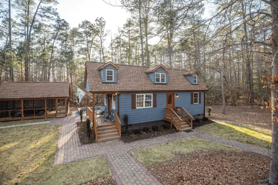 TooFine Lakehouse: Your Pet-Friendly Waterfront Retreat