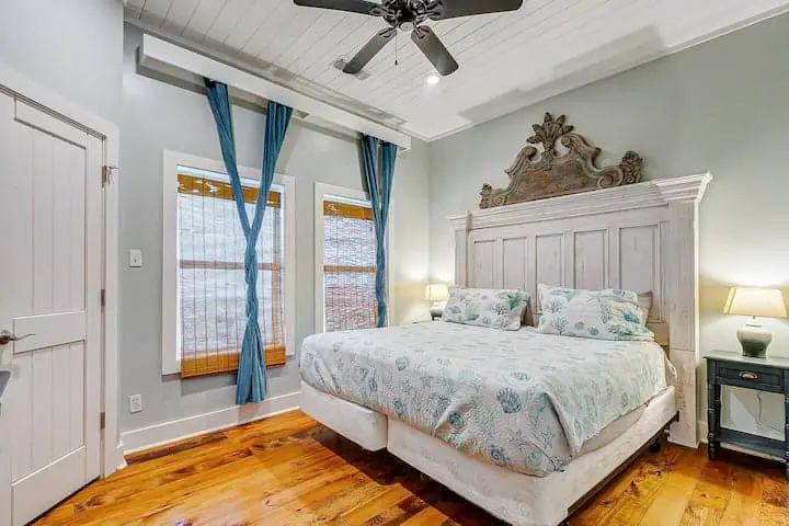 Relax on the plush king size bed in the master bedroom and fall asleep while listening to the ocean surf