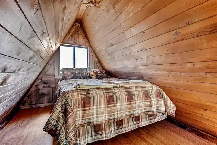 Master Bedroom (Loft) | Queen Bed | 2nd Floor | Steps Required