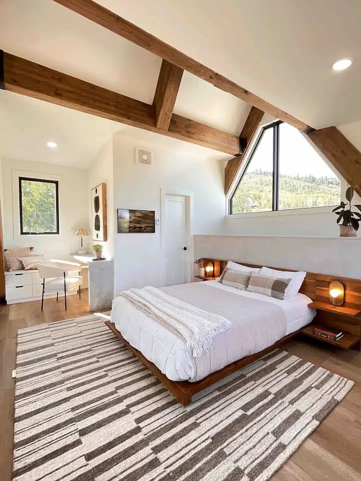 Queen bed in lofted bedroom upstairs.