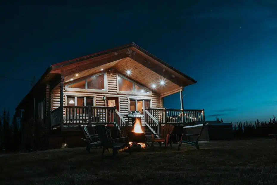 Lazy Bear Cabin in Canada Provides the Ideal Combination of Comfort, Natural Beauty and Tranquility