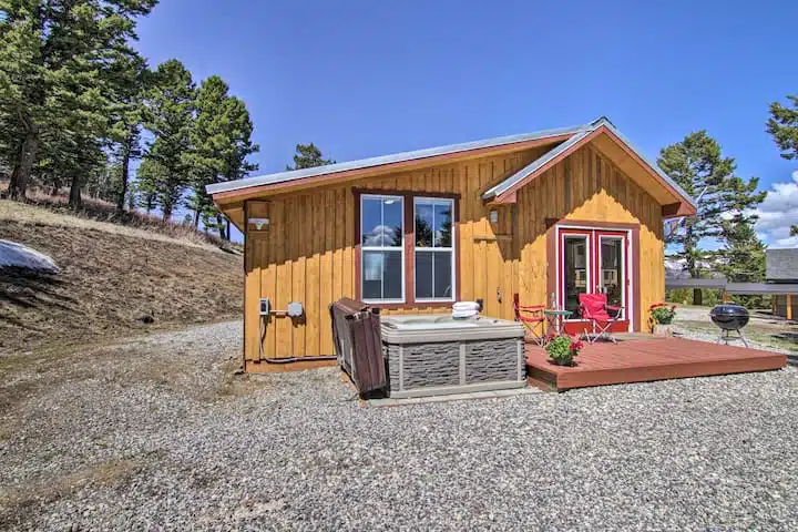 Bozeman Vacation Rental Cabin | 1BR | 1BA | 410 Sq Ft | 1 Step to Access