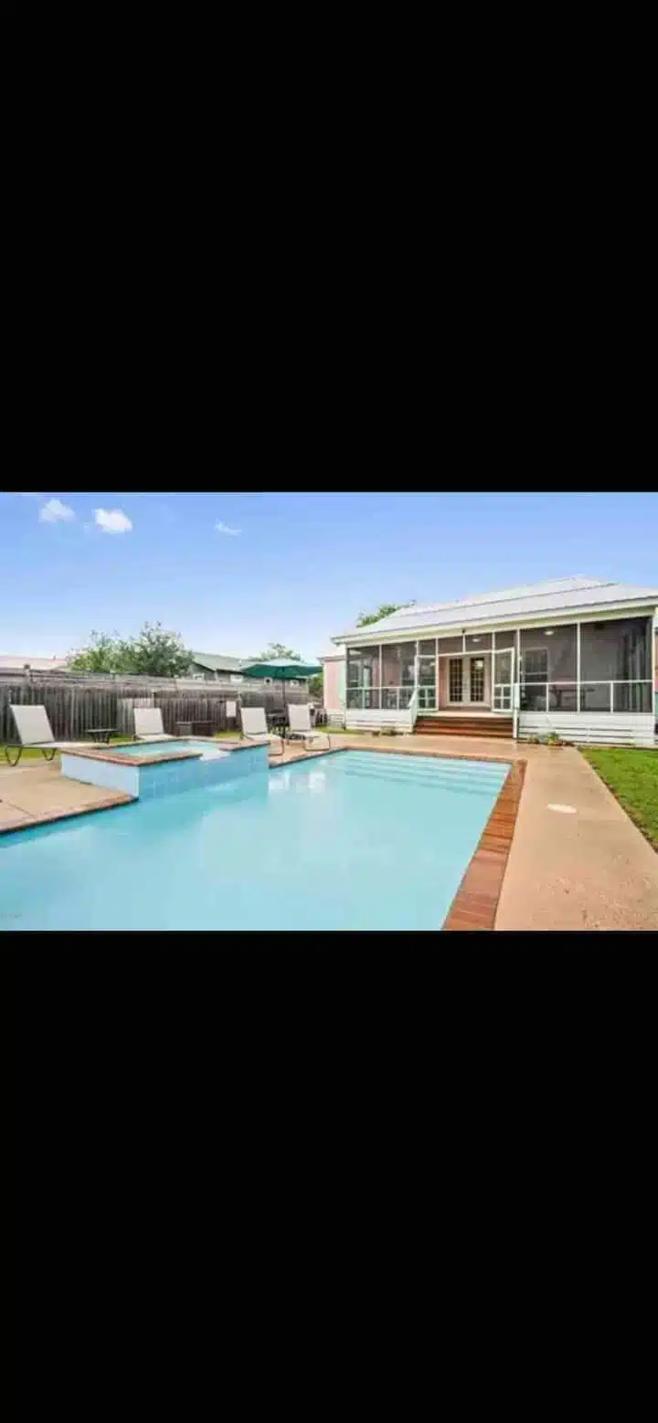Exterior image 1